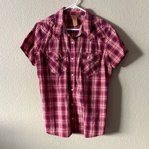 Woman’s Red Plaid Short Sleeve Shirt